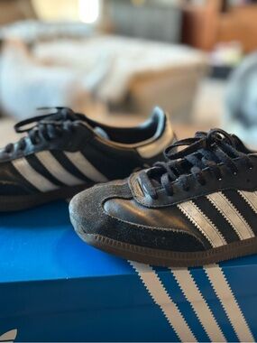 Men’s Adidas samba OG Black suede indoor soccer Sneakers. US Size 6.5